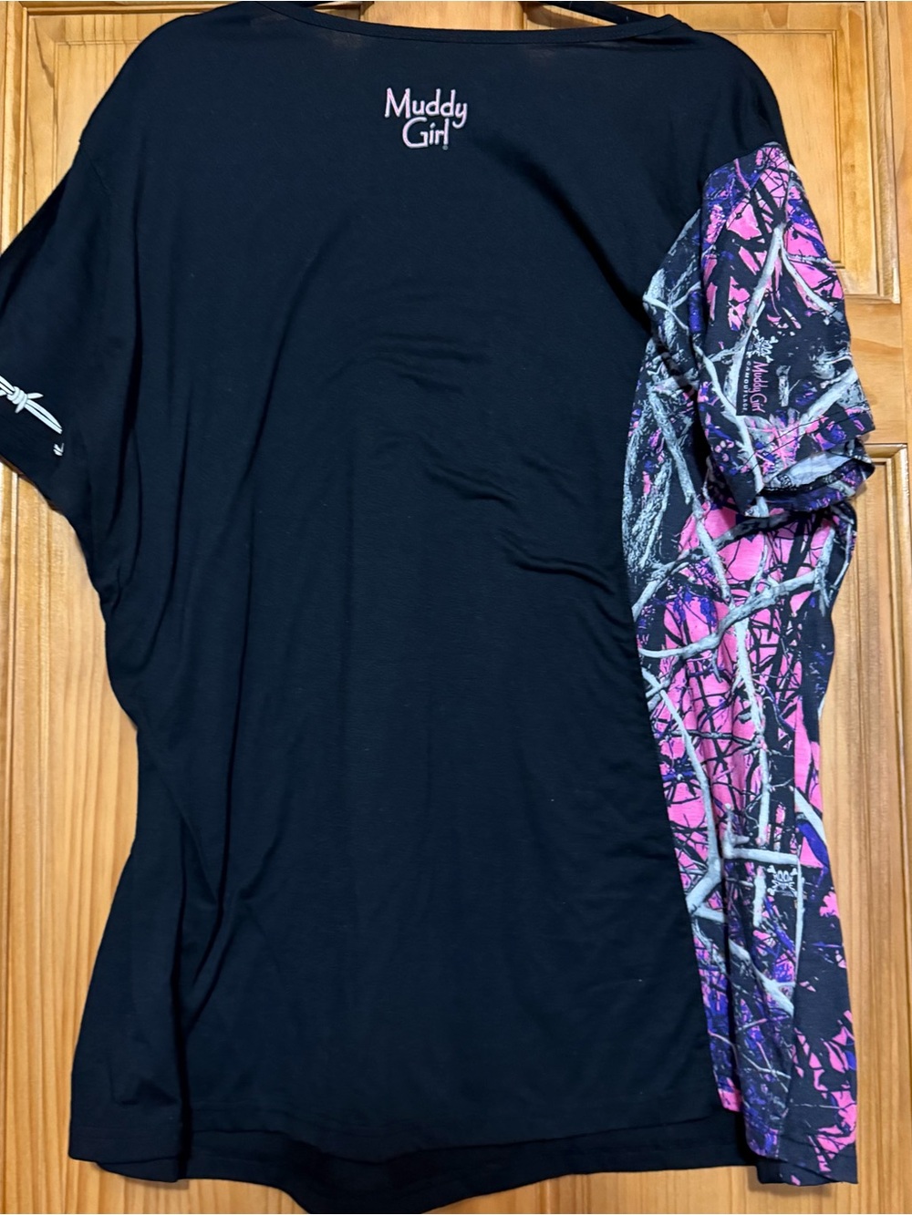 Women's Muddy Girl  Black & Pink Camo Short Sleeve Top